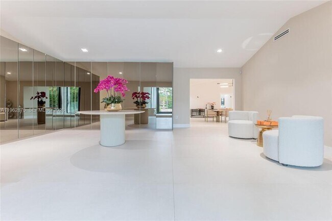 Building Photo - 7300 SW 77th Ave