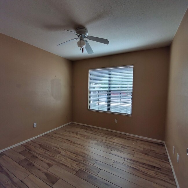 Building Photo - 3 BEDROOM CORNER LOT HOME IN CHANDLER W HU...