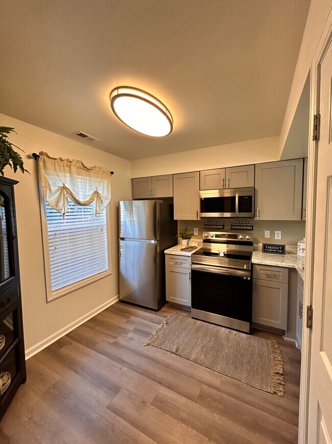 Building Photo - 1027 Fords Pointe Cir