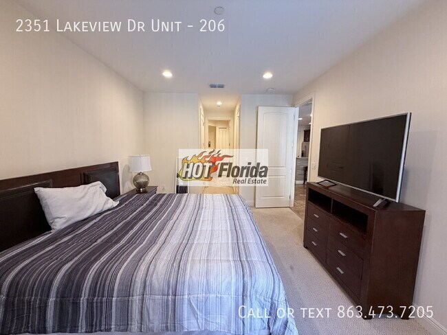 Building Photo - 2351 Lakeview Dr