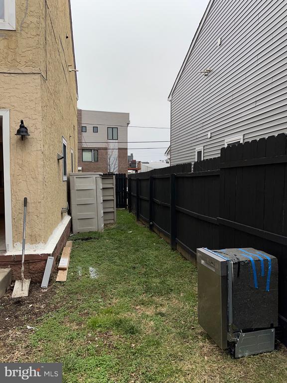 Building Photo - 1324 N Hancock St