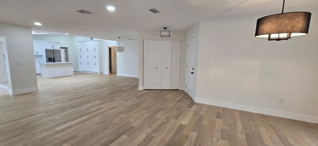 Building Photo - Completely remodeled 4 Bed 4 Bath home wit...