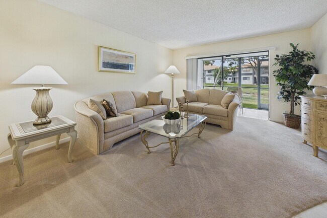 Building Photo - 15451 Pembridge Dr