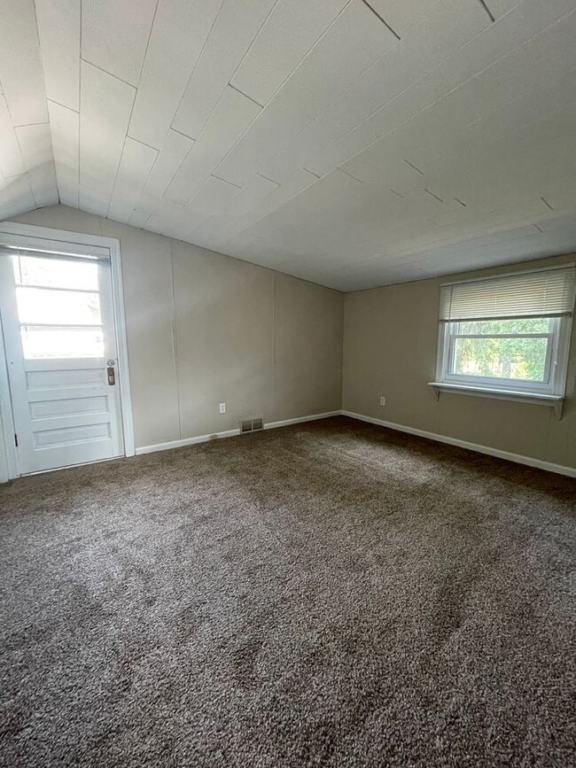 Building Photo - Three Bedroom Home in Kalamazoo