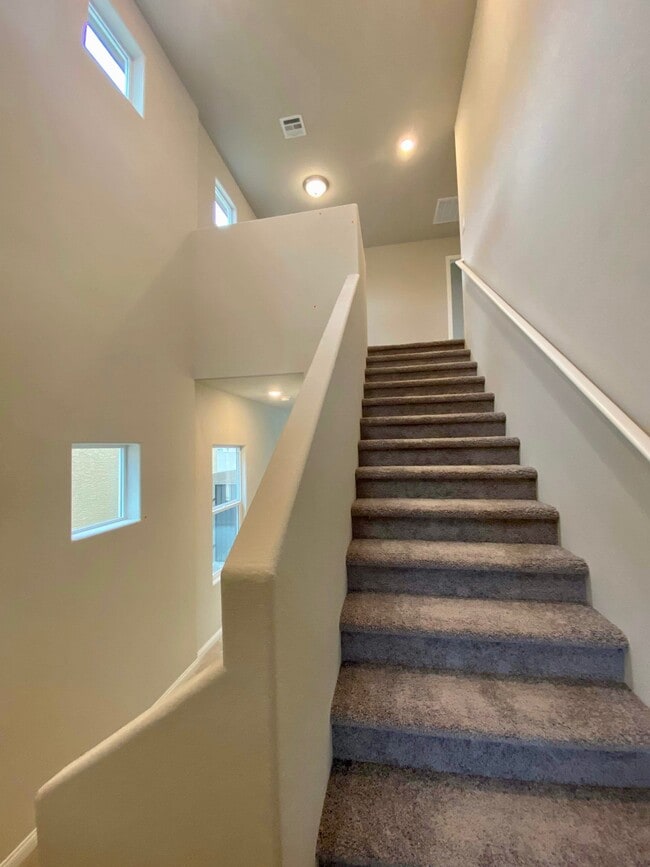 Building Photo - 3816 Antilia Ave