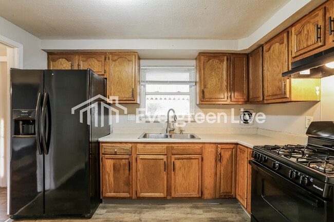 Building Photo - 3411 Quaker Rd