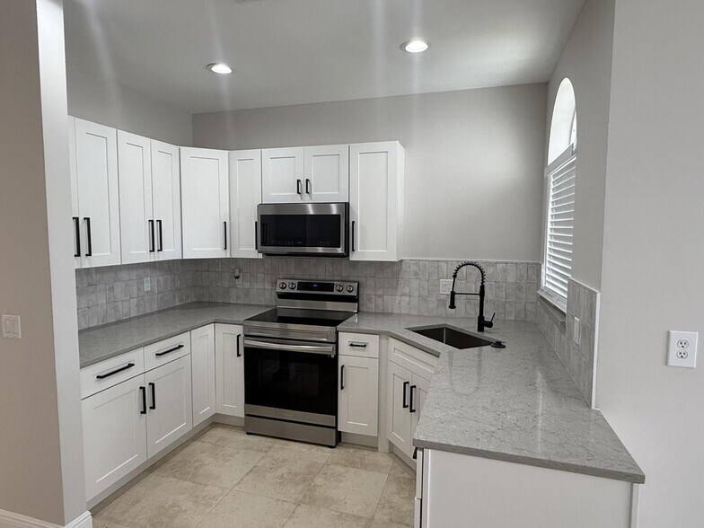 Building Photo - 7218 Panache Way