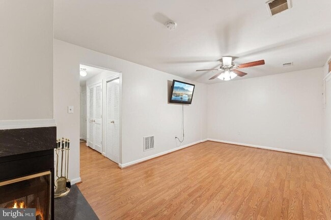 Building Photo - 127 College Station Dr