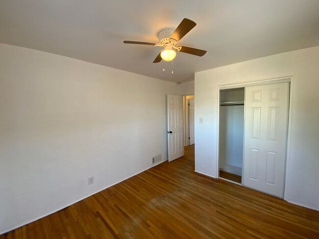 Building Photo - 3 Bedroom Single Story Home Available Near...