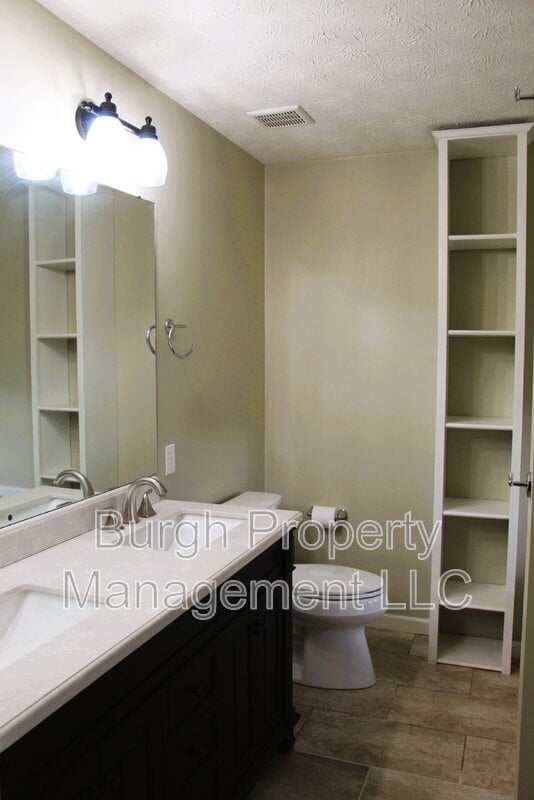Building Photo - 1713 Michael Dr