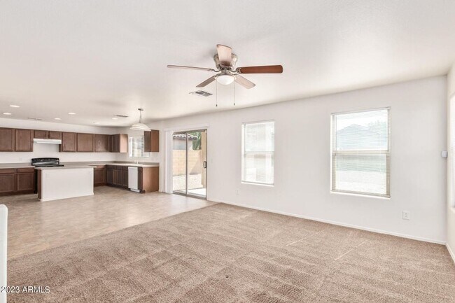 Building Photo - Spacious 3 bed, 2.5 bath in Maricopa