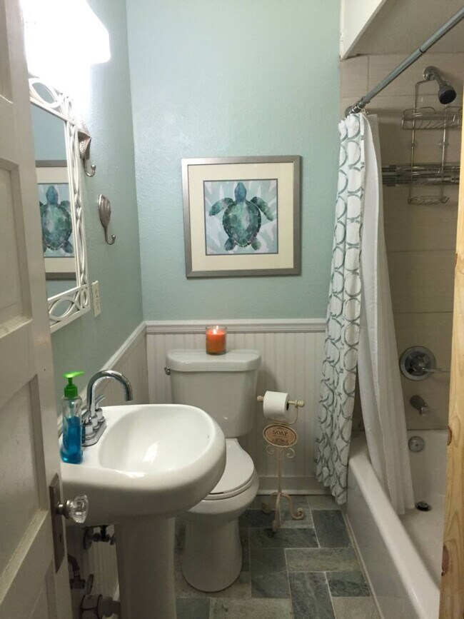 Building Photo - 2521 Avenue Q