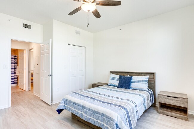 Building Photo - 802 W Windward Way