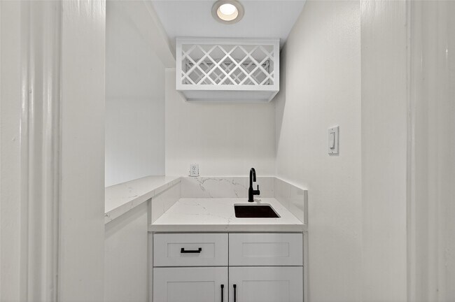 Building Photo - 14734 Perthshire Rd