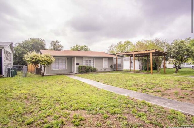 Building Photo - Perfect 3 BD 2 BA home near Alamo Heights ...