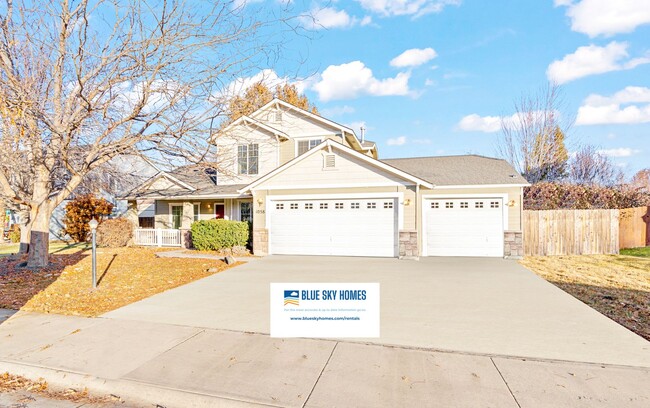 Primary Photo - Beautiful updated 4 bedroom home with larg...