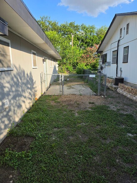 Building Photo - 5906 Deer Horn Dr.