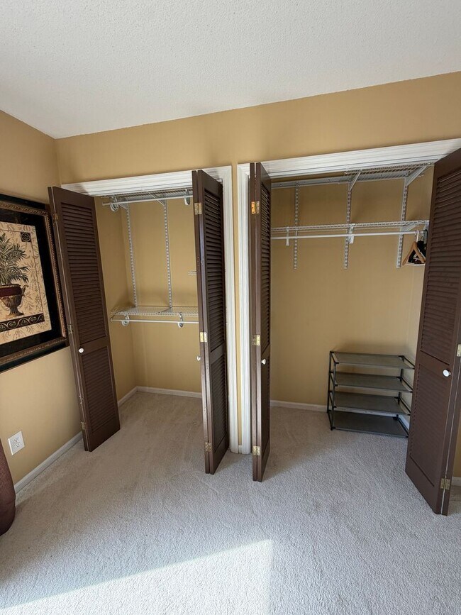 Building Photo - Coastal Living in the Heart of Destin