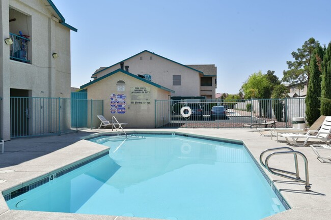 Building Photo - 1 Bedroom condo gated with community Pool