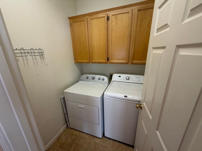 Building Photo - 4 Bedroom | 3.5 Bathroom | Single family home in Downtown Sacramento