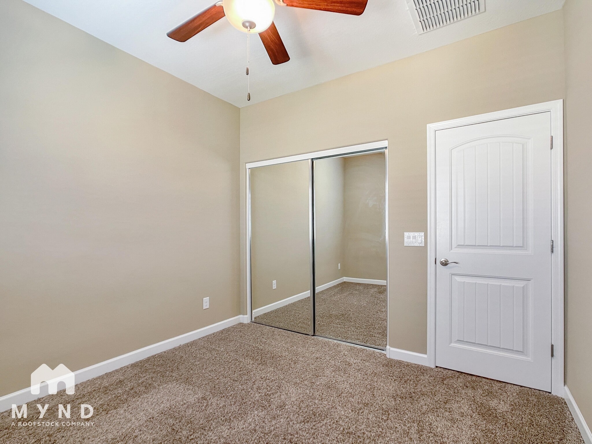 Building Photo - 1367 S Country Club Dr