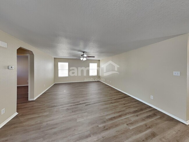 Building Photo - 3739 Hideaway Grn