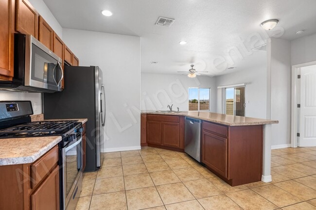 Building Photo - CHARMING TWO BEDROOM
