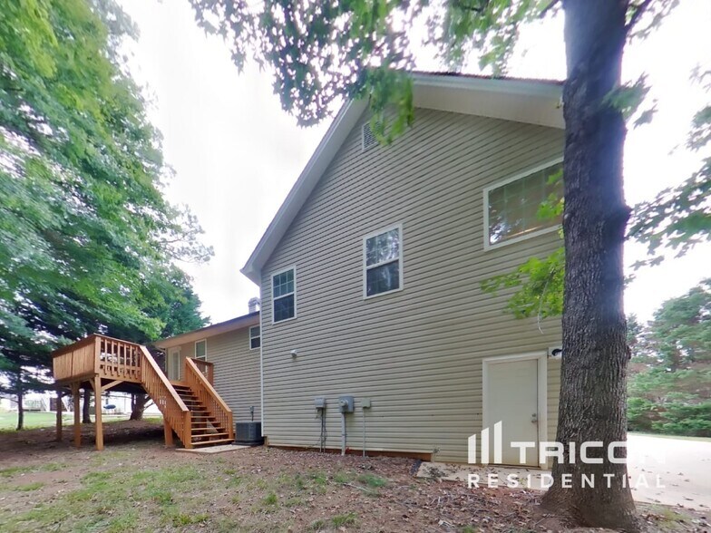 Building Photo - 168 Meadow Spring Ln