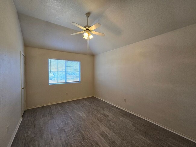 Building Photo - AVAILABLE NOW!