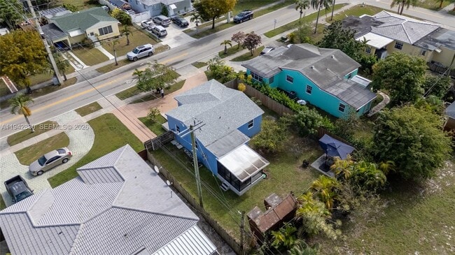 Building Photo - 320 S 28th Ave