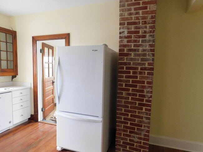 Building Photo - Price Reduced!!   $2575/month  Fantastic mix of charm and updates!