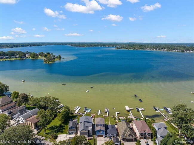 Building Photo - 2022 Willow Beach St