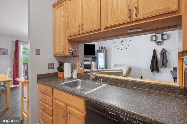 Building Photo - 209 Water Fountain Ct