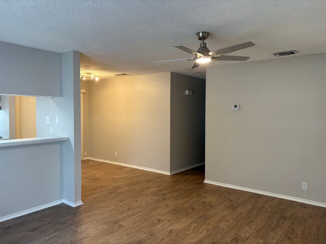 Building Photo - Newly Renovated Duplex - Northwest San Ant...