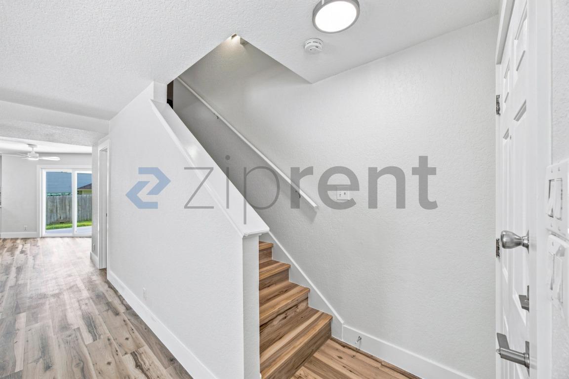 Building Photo - Unit