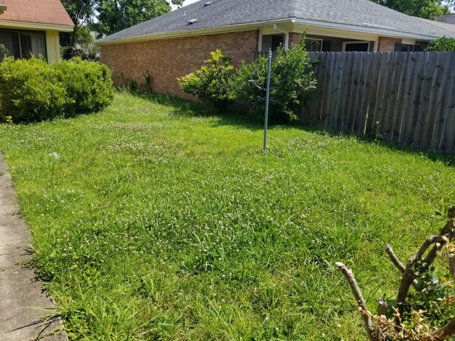 Building Photo - Camelot