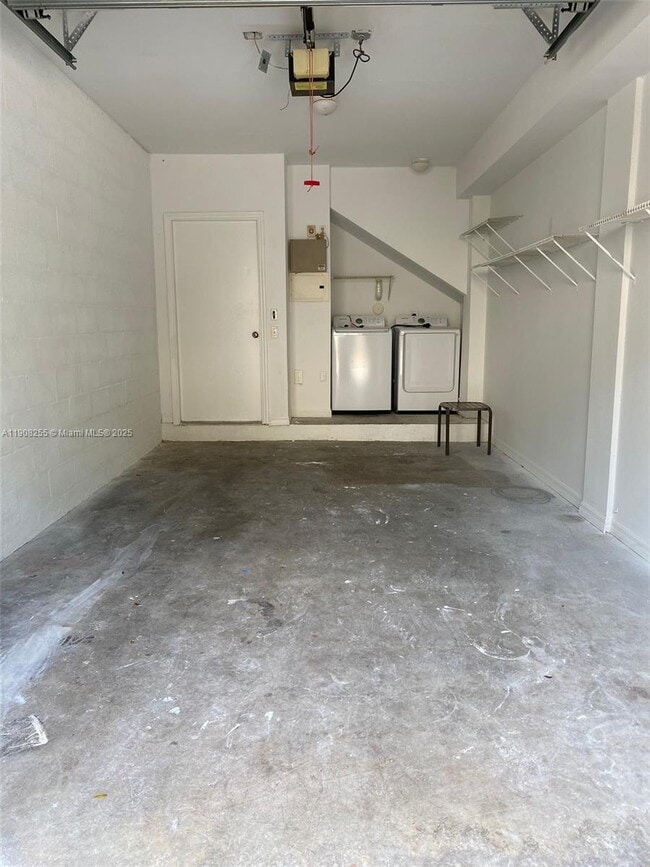 Building Photo - 2452 Centergate Dr