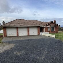 Building Photo - Ranch Style Rambler located in Stannwood