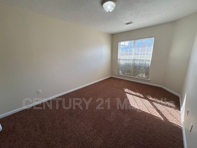 Building Photo - 303 Caldwell Cir