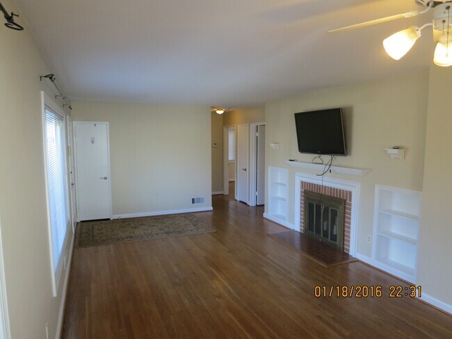 Building Photo - Fully Renovated 3BR/2BA Home in Sought-Aft...