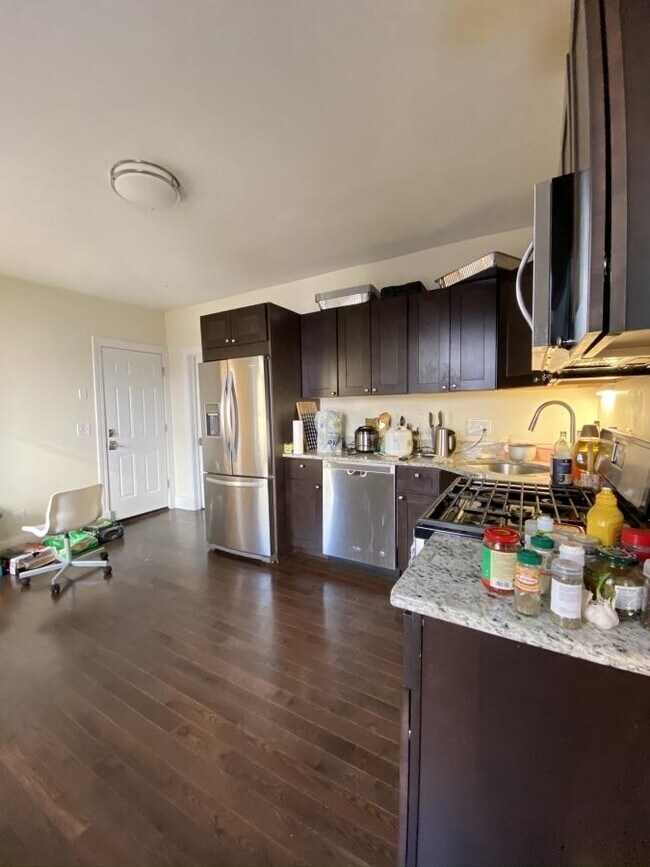 Building Photo - 3 bedroom in Jamaica Plain MA