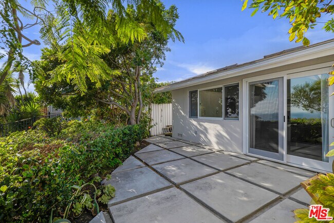 Building Photo - 6249 Tapia Dr