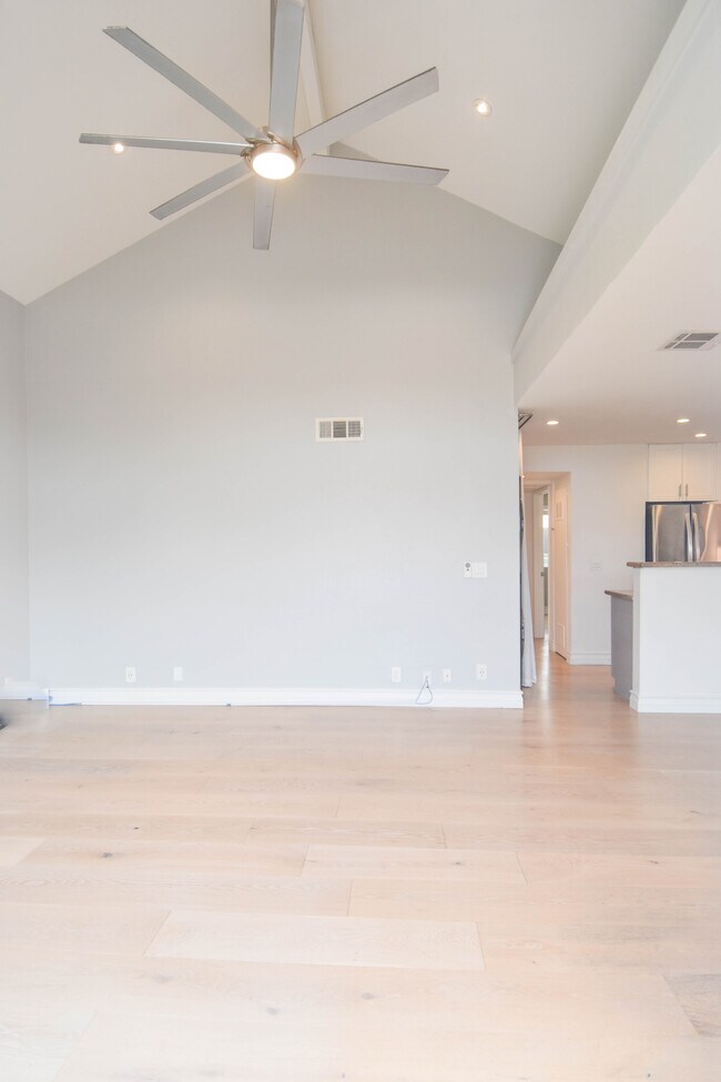 Building Photo - 12530 Venice Blvd.