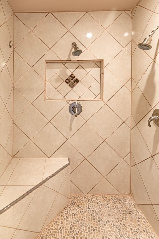 Building Photo - Beautiful Updated Home!