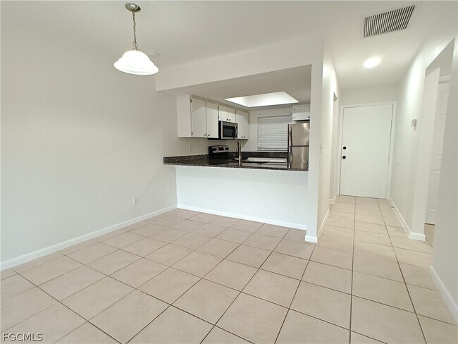 Building Photo - 630-636 SE 13th Pl