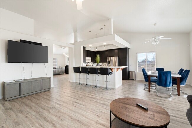 Building Photo - 16087 Bubbling Wells Rd