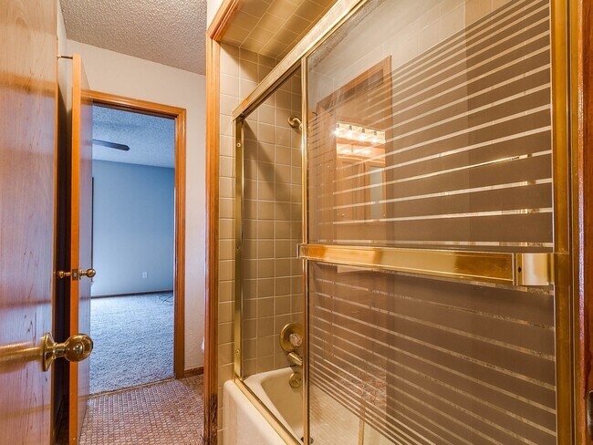 Building Photo - Large Corner Lot - 4 Bed/2.5 Bath + Study - 1 mile from PC North High School