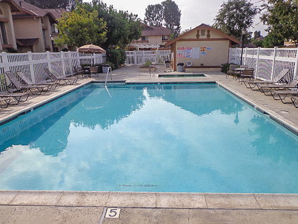 Building Photo - Beautiful 2 Bed / 2.5 Bath Condo in Fullerton