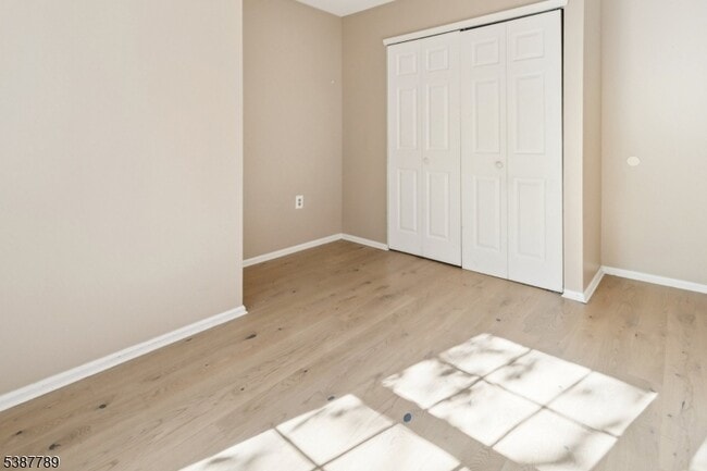 Building Photo - 10 Brookline Ct