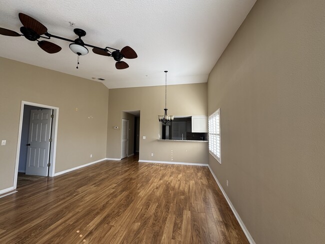 Building Photo - 202 Silver Lake Dr